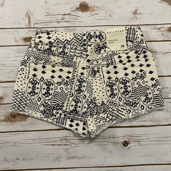 Bullhead Denim Co. Printed Shorts - Picture 3 of 3